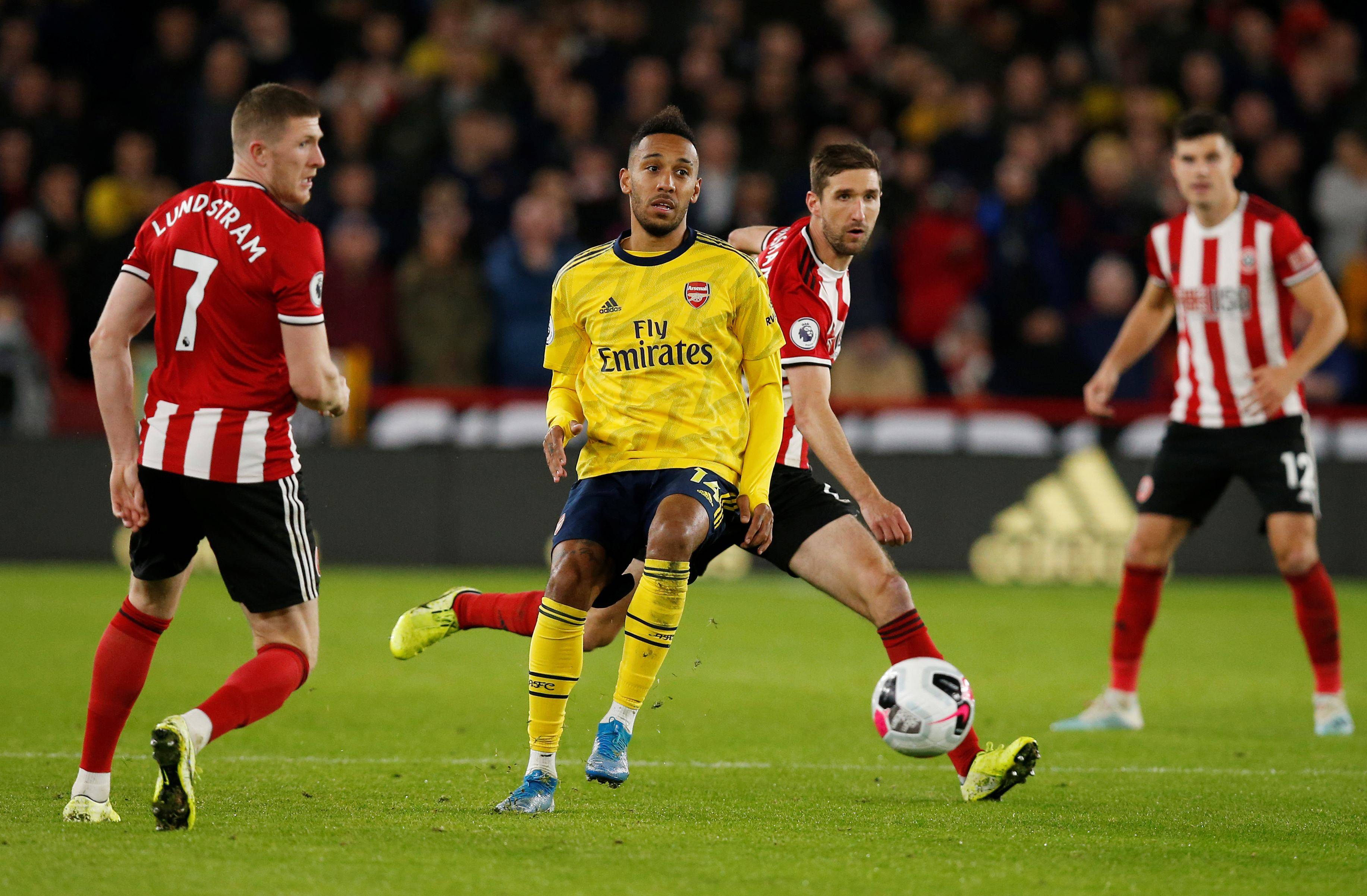 足球比赛胜负未定,球员们努力争取最佳成绩的简单介绍 足球比赛胜负未定,球员们努力争取最佳成绩的简单介绍