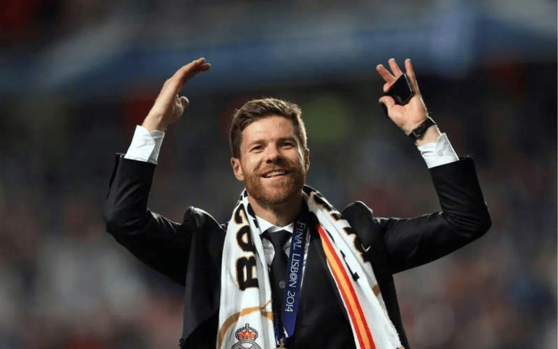 包含皇马主帅神秘离职，球迷猜测接班人选的词条