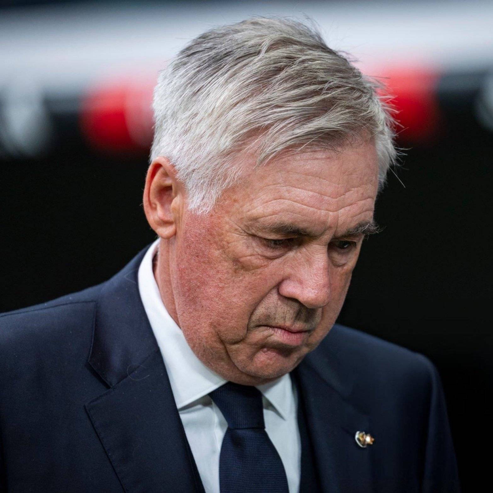 包含皇马主帅神秘离职，球迷猜测接班人选的词条