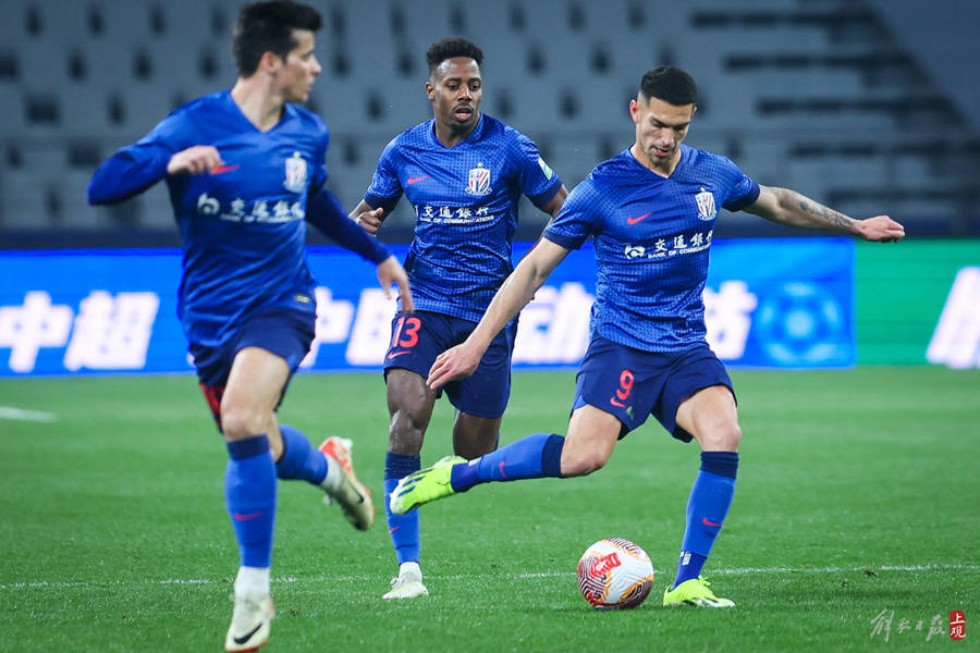 杭州绿城队逼平上海申花队，保持不败势头的简单介绍