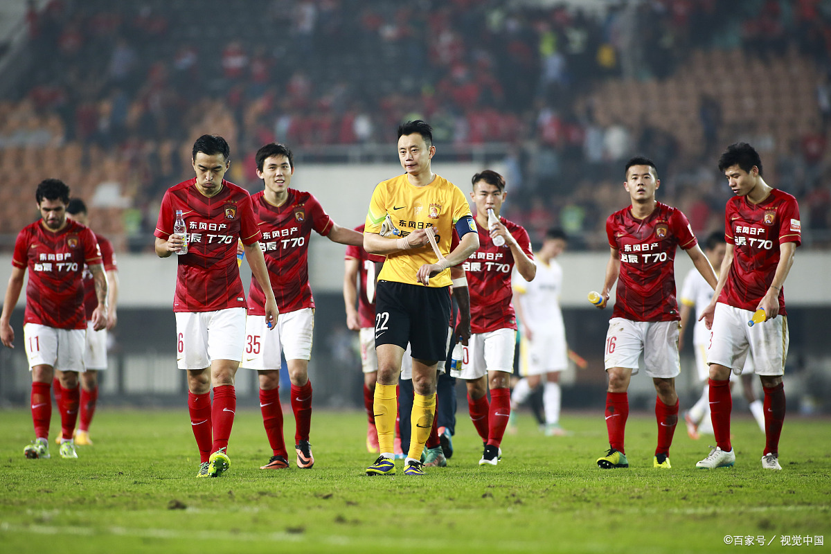 包含苏宁主场对阵恒大，两强对决引发球迷热议！的词条