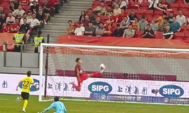 包含上海上港主场失利，积分榜前八位置略有下滑的词条