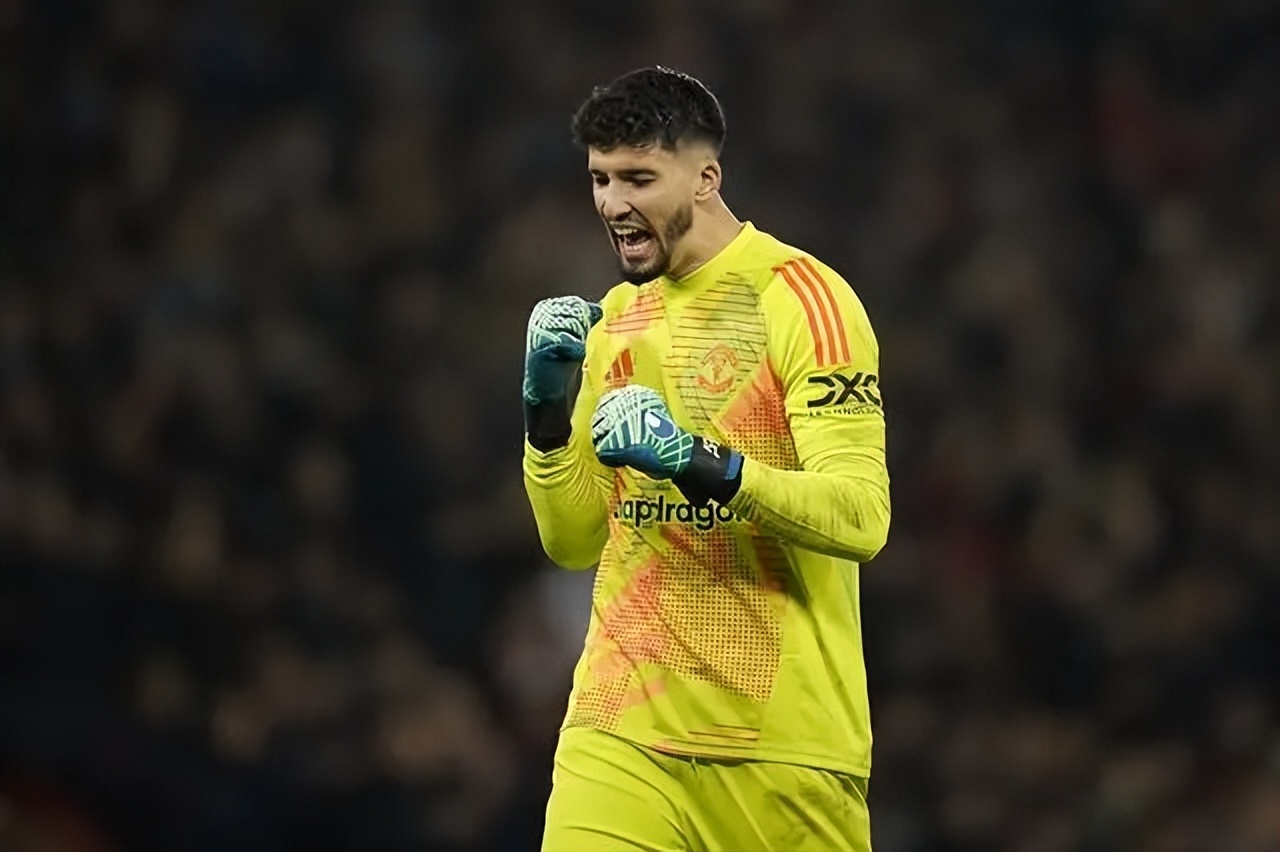 曼联俱乐部宣布签约意大利门将，提升实力 