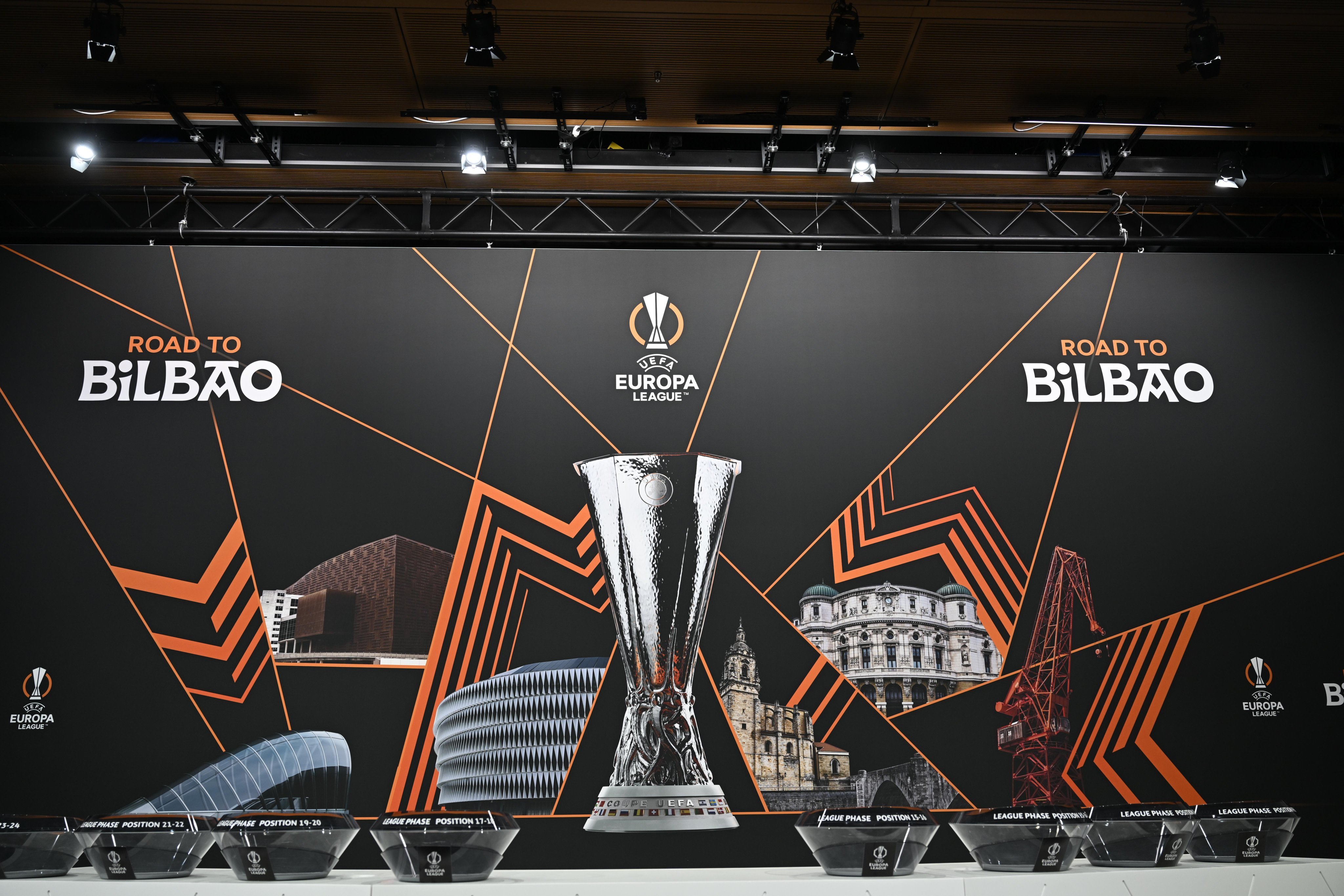 欧洲赛场震荡，强强对决令人热血沸腾 