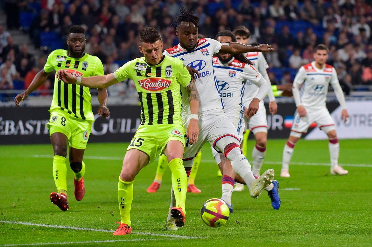 里昂击败克莱蒙,追赶法甲领头集团的简单介绍 里昂击败克莱蒙,追赶法甲领头集团的简单介绍