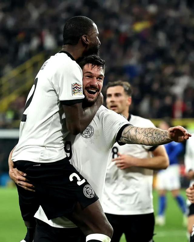 包含激战连连：欧国联赛各队火力全开的词条