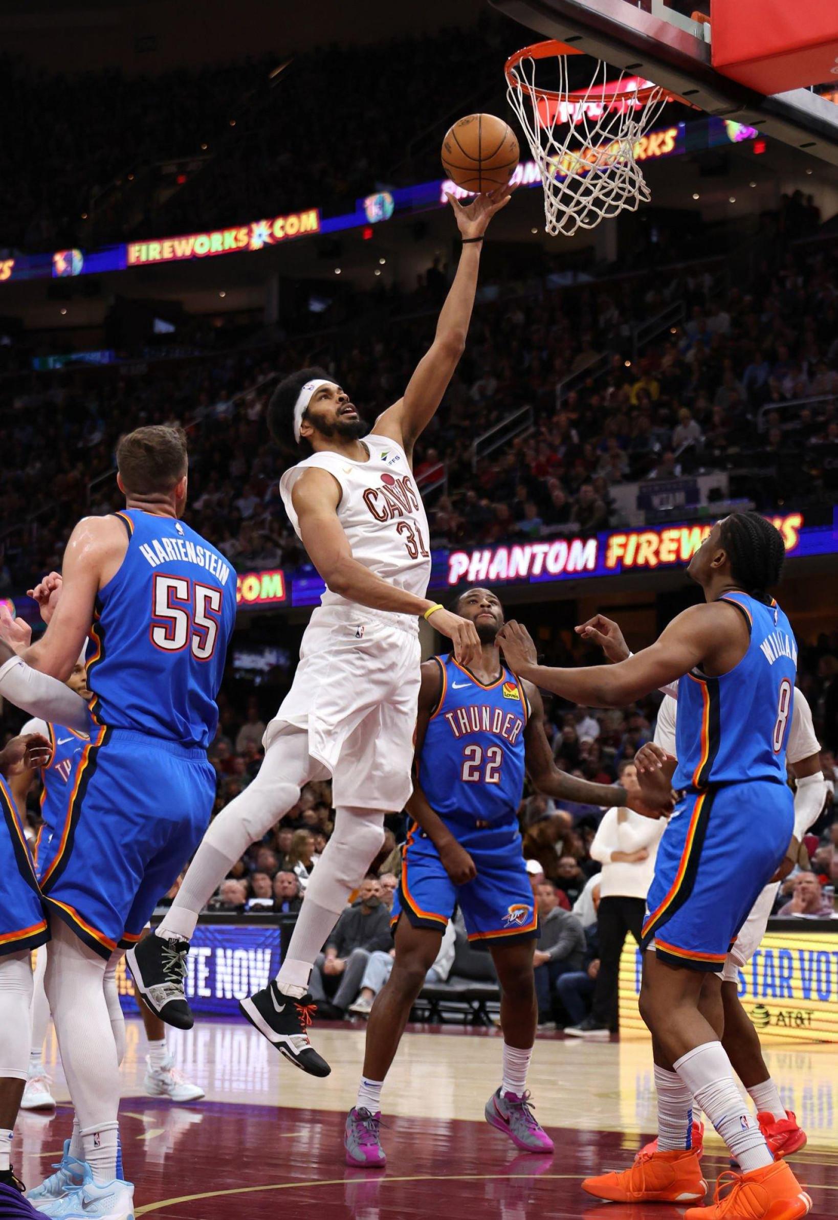 关于一场精彩篮球比赛：雷霆队成功逆转，逼平对手进入加时赛的信息