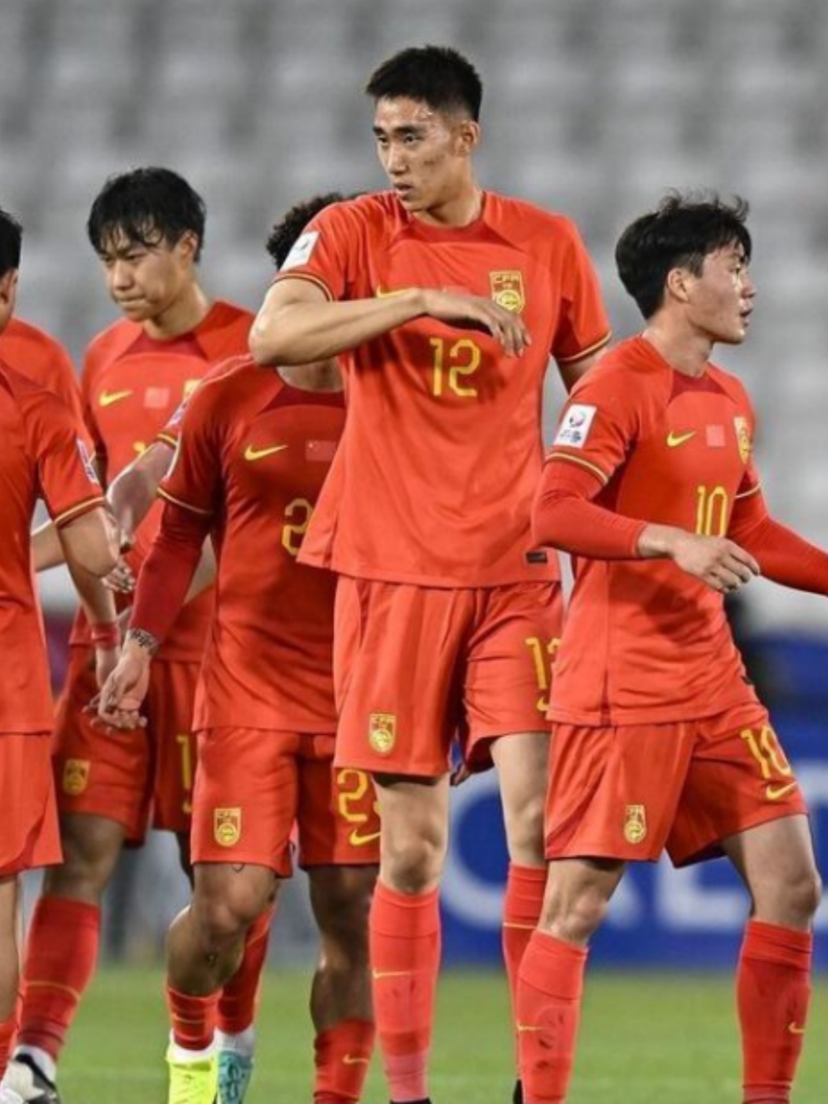 包含夺冠球队如何在比赛中突破困难，实现胜利的词条