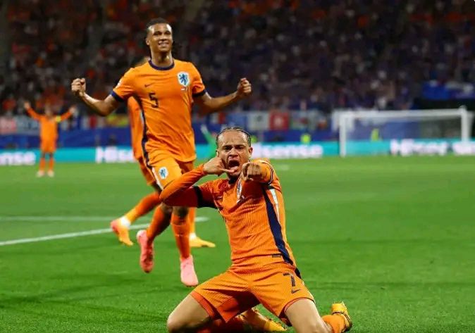 包含夺冠球队如何在比赛中突破困难，实现胜利的词条