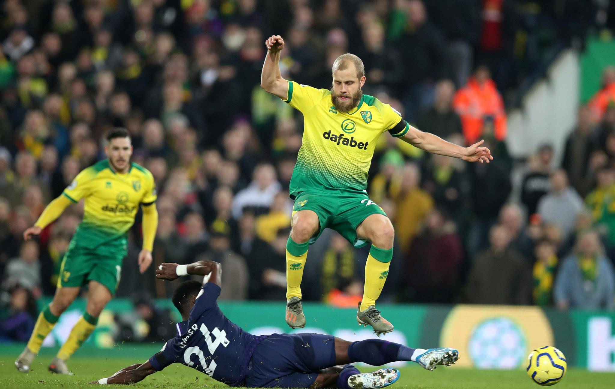 包含利兹联主场大败阿斯顿维拉，遭遇连败的词条