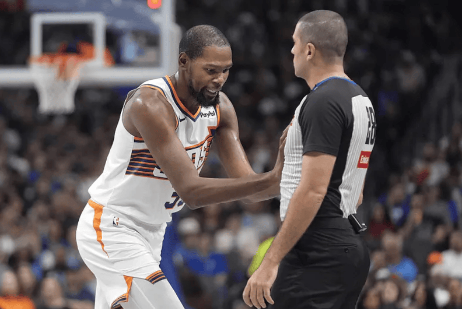 新任主教练大显神通，带领球队晋级下一轮 