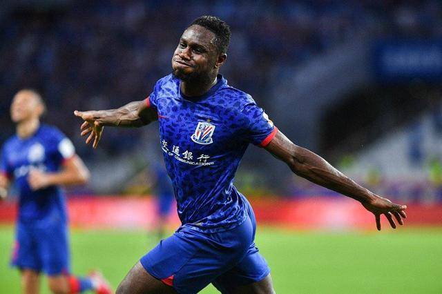 东京球队在比拼中获得胜利，队员士气高涨 