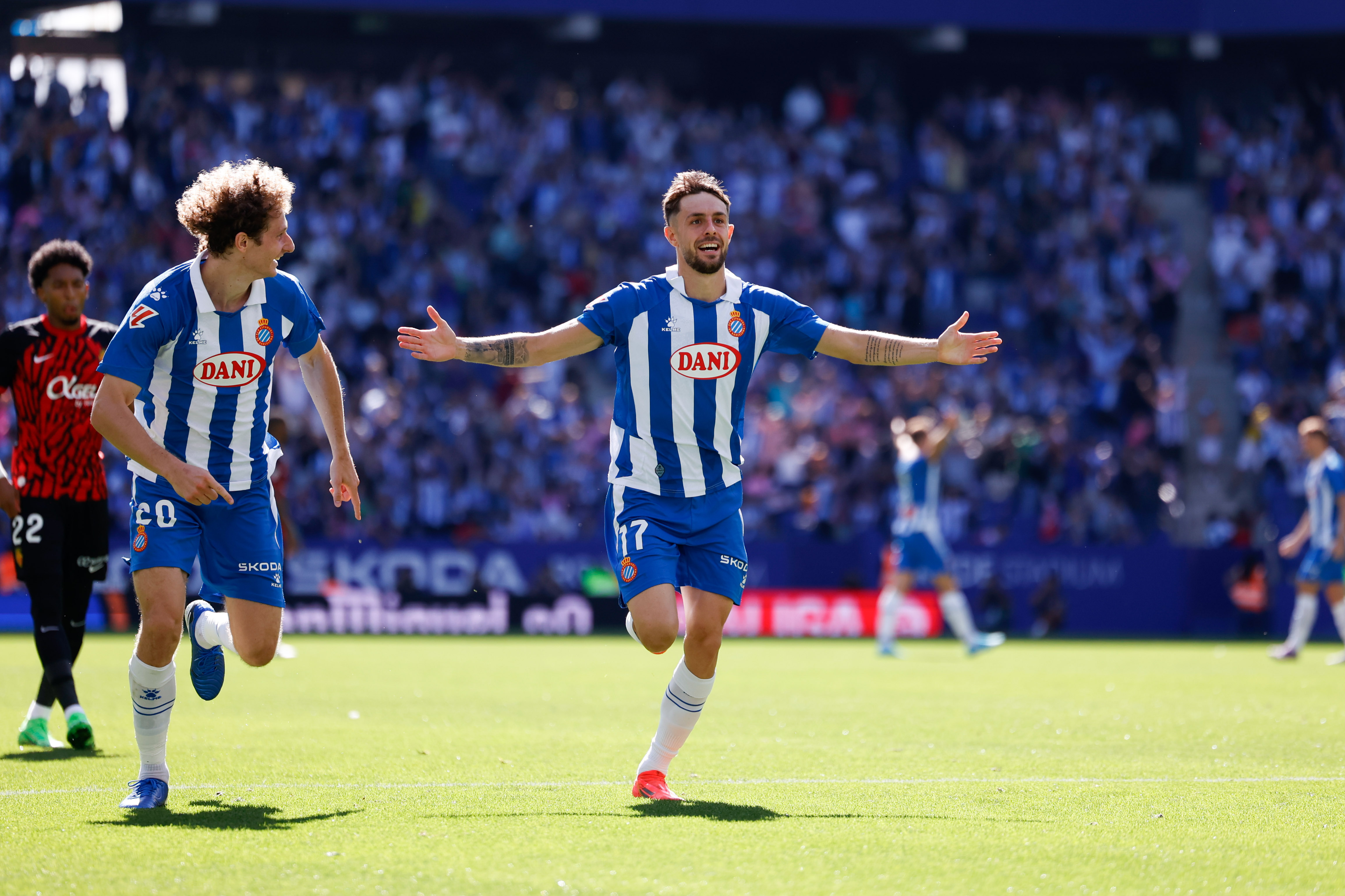 西班牙高压守势,小组赛获胜而进 西班牙高压守势,小组赛获胜而进