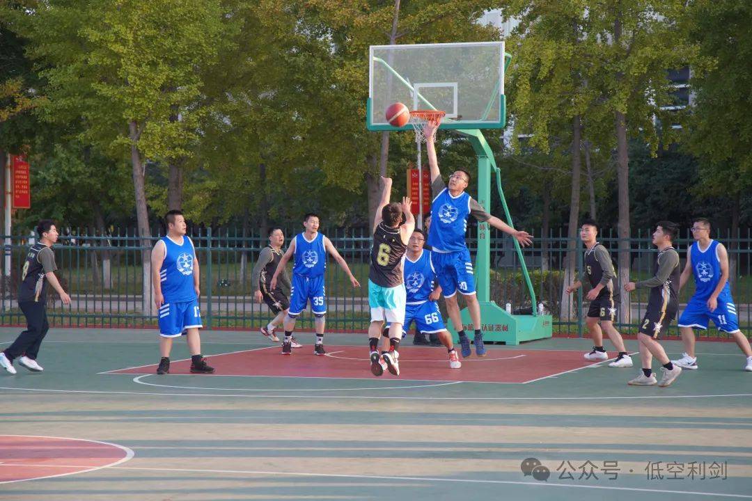 热血搏杀！球员们将争夺胜利的机会 