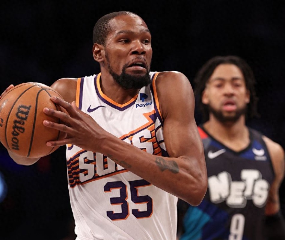 人轻取篮网西蒙斯展现全能实力引领球队取胜 