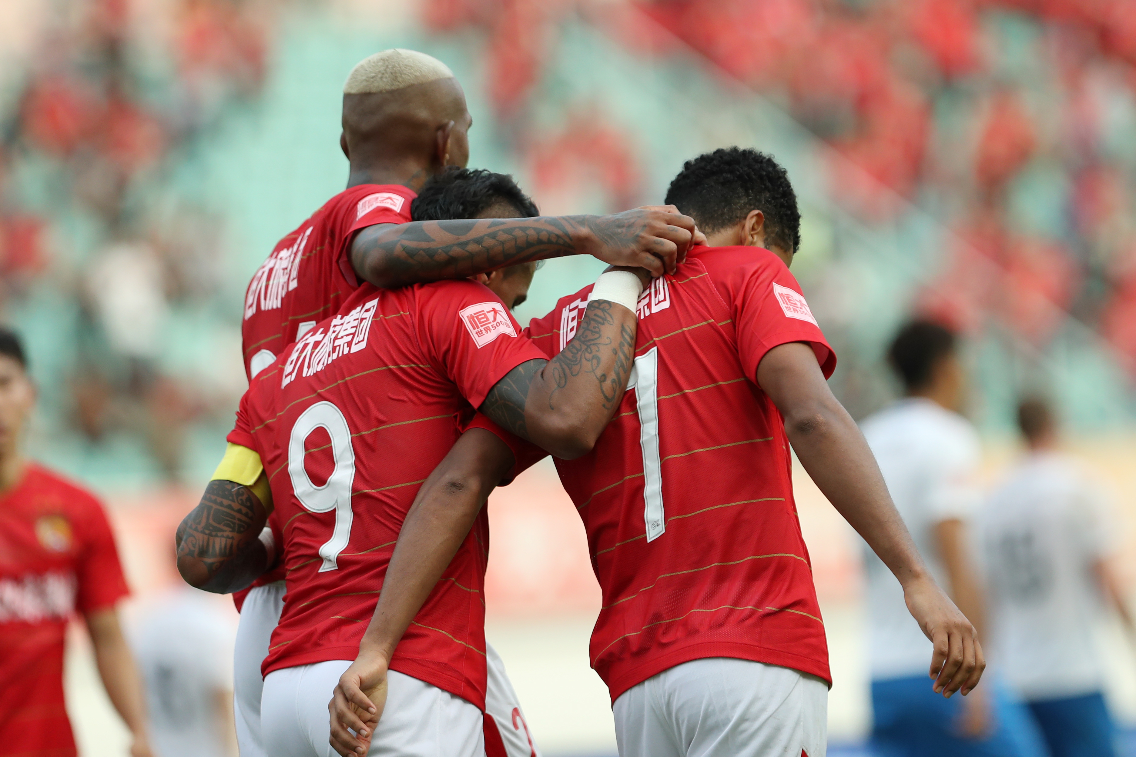 广州恒大主场击败天津泰达，继续领跑积分的简单介绍