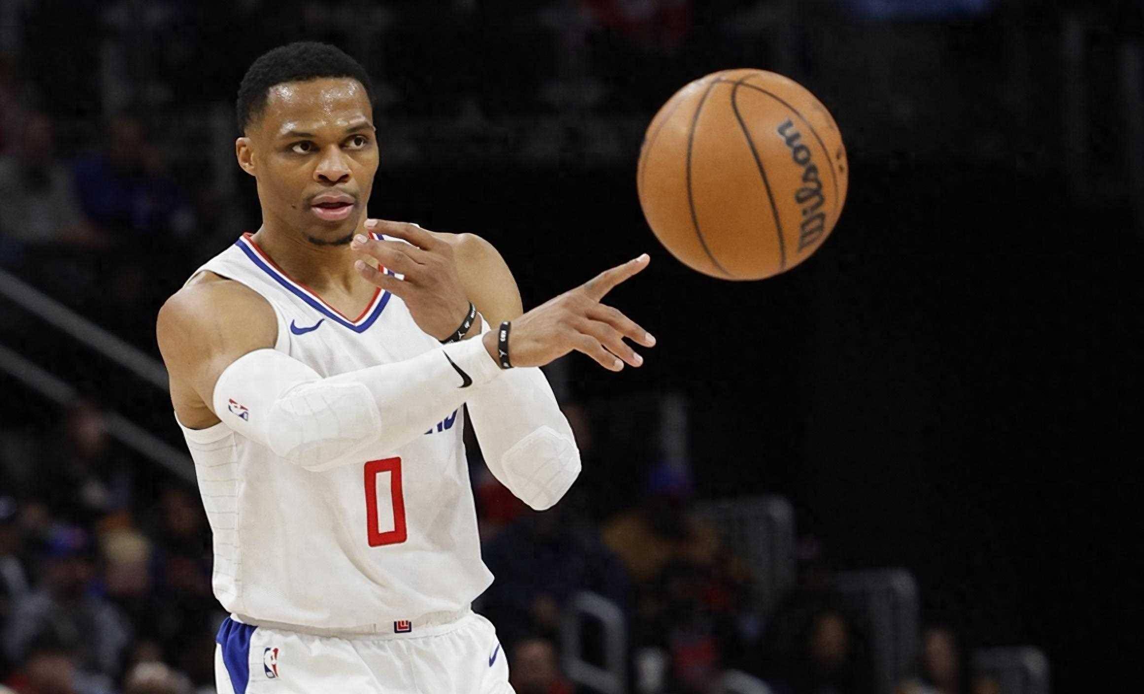 NBA球员风采依旧，引领篮球赛事新篇章的简单介绍
