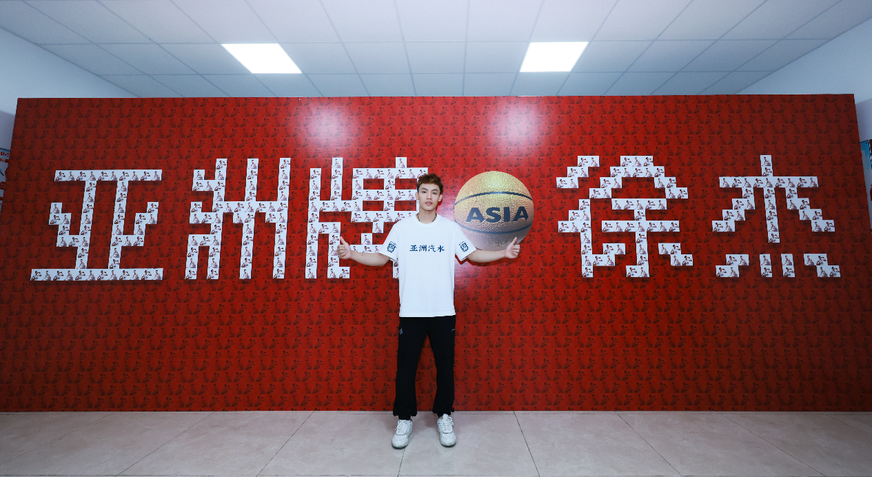 篮球明星代言新品牌，广告大片曝光 