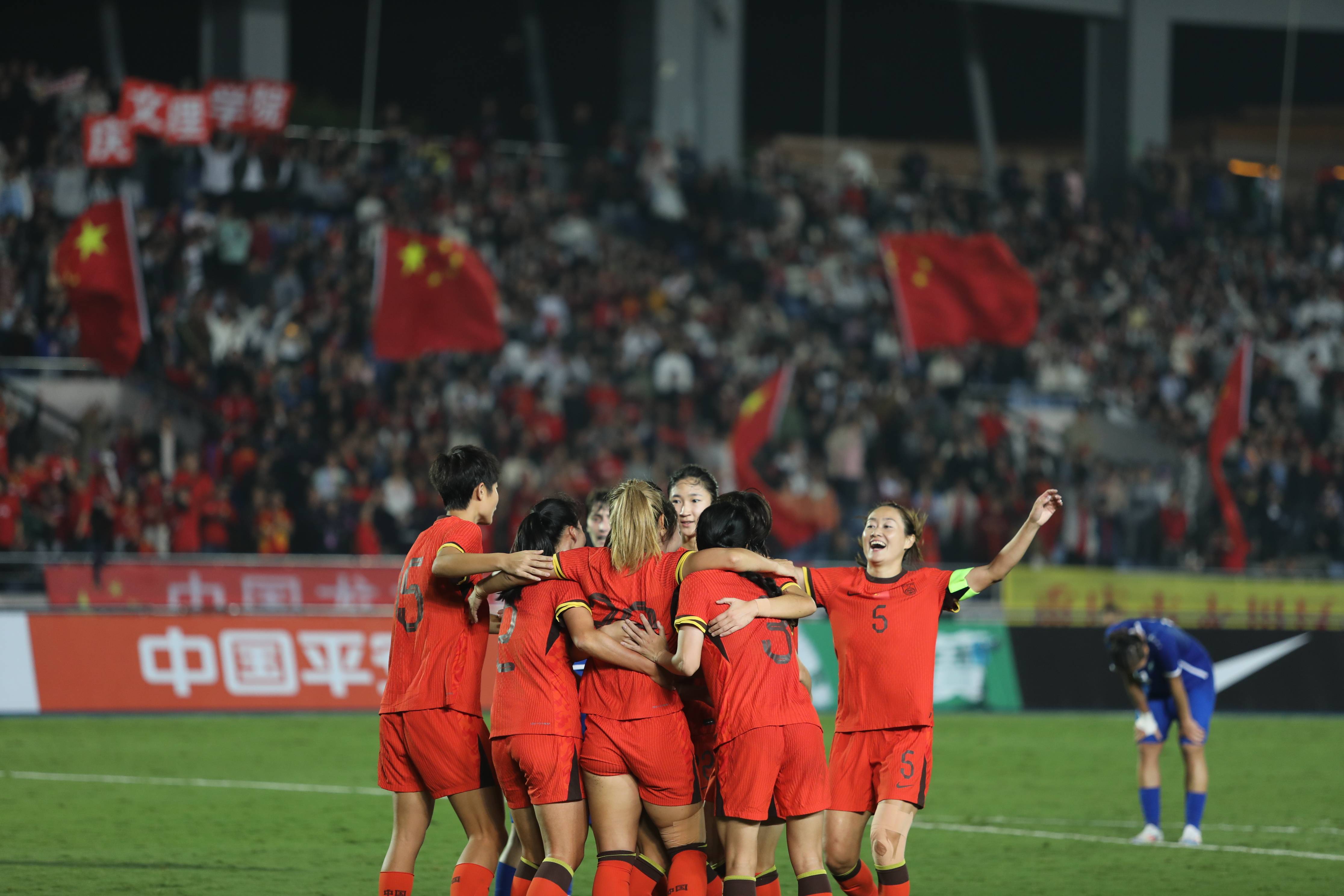 包含国际女足比赛备受关注，精彩纷呈的词条